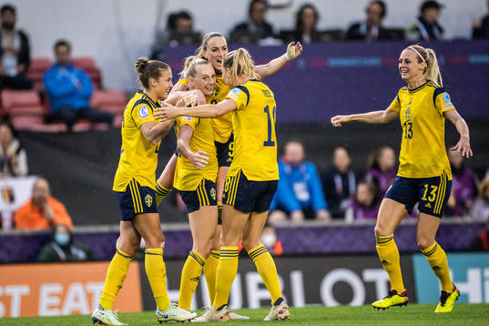Stina Blackstenius, Kosovare Asllani, Fridolina Rolfö and