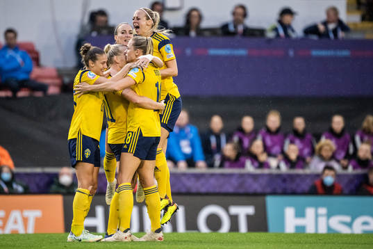 Stina Blackstenius, Kosovare Asllani, Fridolina Rolfö and