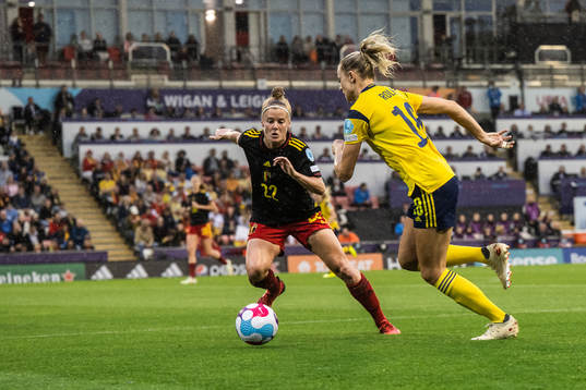 Laura Deloose of Belgium and Fridolina Rolfö of Sweden