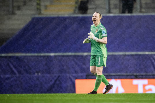 goalkeeper Hedvig Lindahl of Sweden