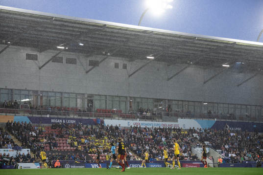 Players of Sweden and Belgium
