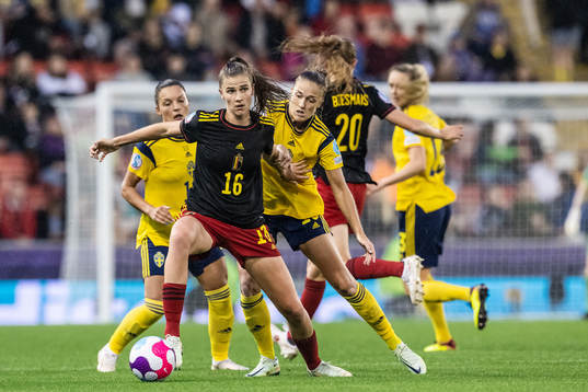 Marie Minnaert of Belgium against Johanna Rytting Kaneryd