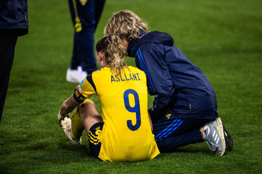 Kosovare Asllani of Sweden receives medical attention