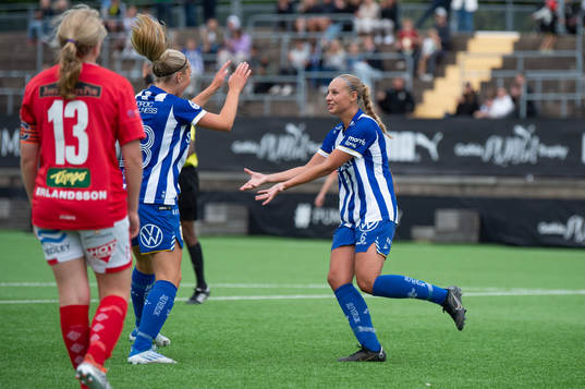 IFK Göteborgs spelare Ebba Fjordskär och Filippa Hopkins