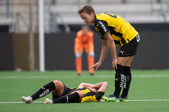 Häckens  Josefine Rybrink har ont