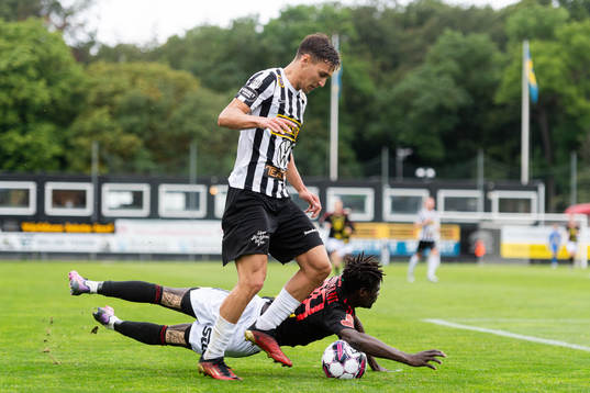 Landskronas Camil Jebara och Östersunds Yannick Armel