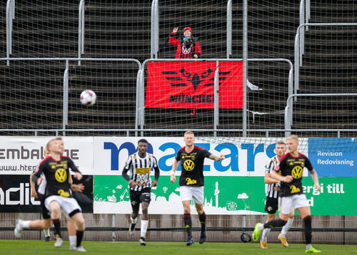Bläddra bland fler bilder av Fotboll, Superettan, Landskrona - Östersund