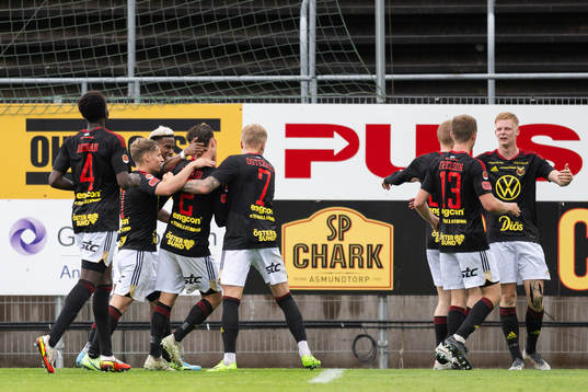 Östersunds Malcolm Stolt jublar
