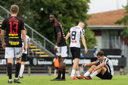 Östersunds och Landskronas spelare deppar
