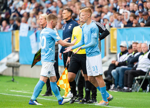 Byte mellan Malmö FFs Anders Christiansen och Hugo Larsson