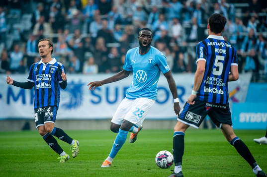 Malmö FFs Mahame Siby mot Sirius Jamie Roche