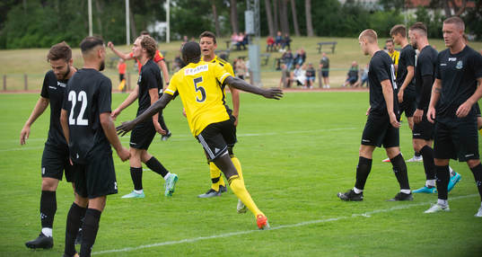 IFK Hässleholms Mohammed Mbye har nickat in 3-1 i