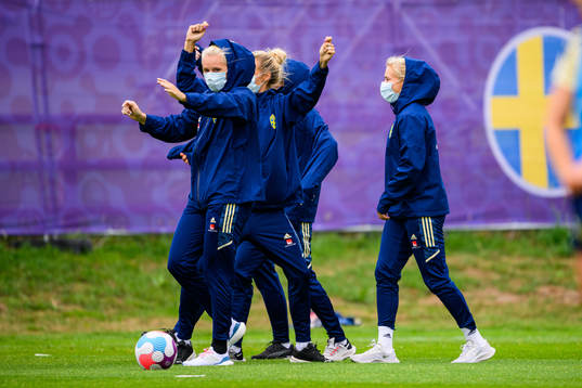 Stina Blackstenius and Amanda Nilden of the Swedish women's