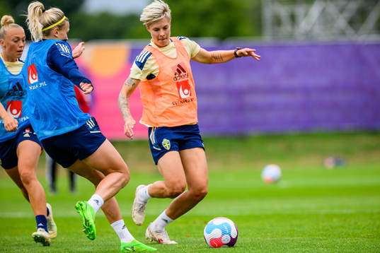 Hanna Glas and Lina Hurtig of the Swedish women's national