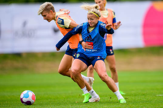 Lina Hurtig and Hanna Glas of the Swedish women's national