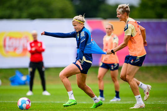 Bläddra bland fler bilder av UEFA Women's Euro 2022, day 18, Sweden, Training