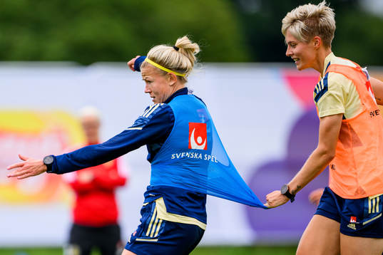 Lina Hurtig and Hanna Glas of the Swedish women's national