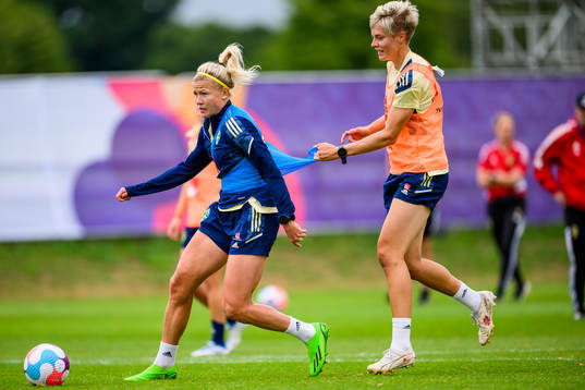 Lina Hurtig and Hanna Glas of the Swedish women's national