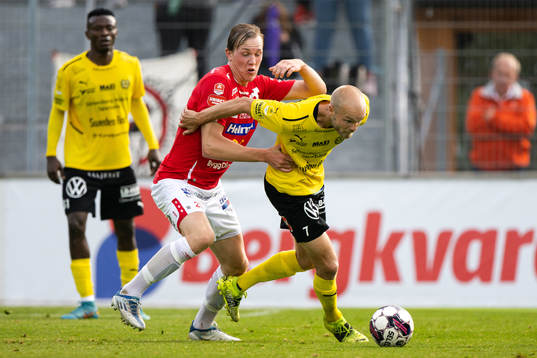 Degerfors Sebastian Ohlsson och Mjällbys Viktor Gustafson