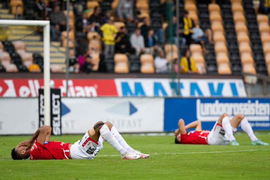 Degerfors Dijan Vukojevic och Elyas Bouzaiene deppar