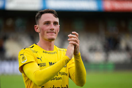 Mjällbys Noah Persson jublar
