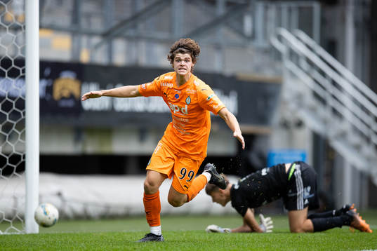 Eskilstunas Emil Linder jublar