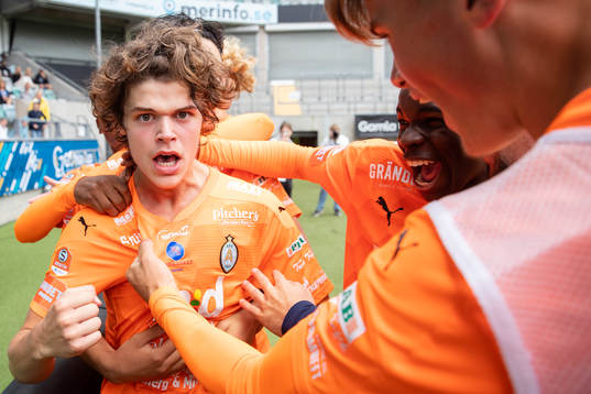 Eskilstunas Emil Linder jublar