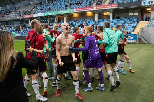 Vikingur jublar