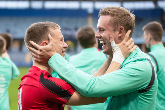Vikingur spelare jublar
