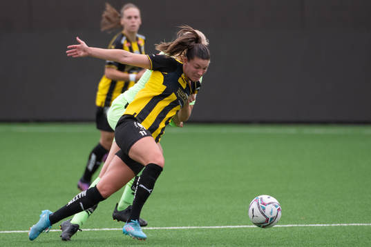 Häckens Pauline Hammarlund i duell
