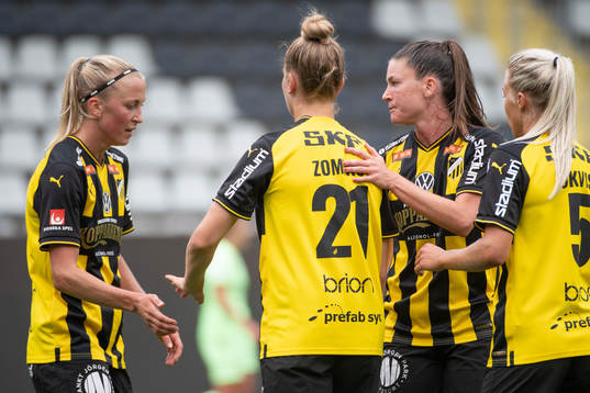 Häckens Julia Karlernäs, Dilja Yr Zomers, Pauline