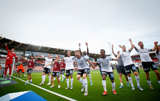 Örebro Jake Larsson och Axel Andresson jublar