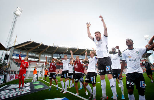 Örebro Jake Larsson och Axel Andresson jublar