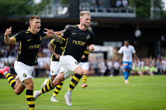 AIKs Erik Ring och John Guidetti jublar