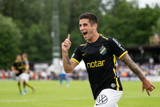 AIKs Nicolas Stefanelli jublar
