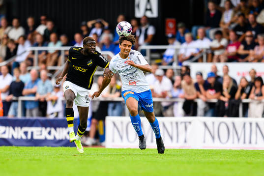 s Benjamin Mbunga Kimpioka och Värnamos Robin Tihi
