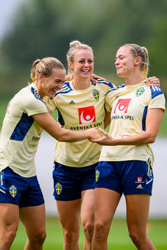 Magdalena Eriksson, Amanda Ilestedt and Fridolina Rolfö of