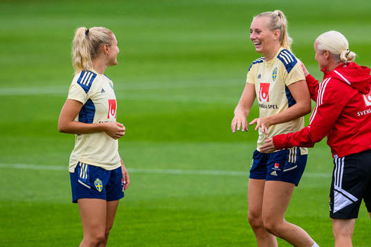 Amanda Nilden, Stina Blackstenius and Victoria Sandell,