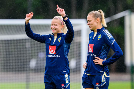 Hanna Glas and Fridolina Rolfö of the Swedish women's