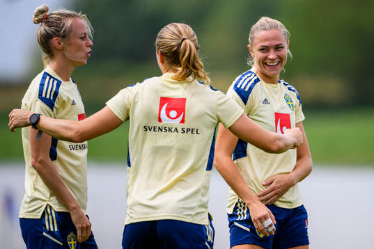 Amanda Ilestedt and Fridolina Rolfö of the Swedish women's