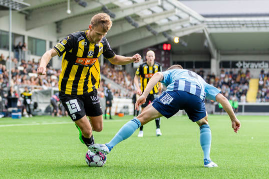 Häckens Oscar Uddenäs och Djurgårdens Elias Andersson