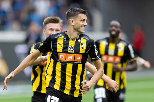 Häckens Alexander Jeremejeff jublar