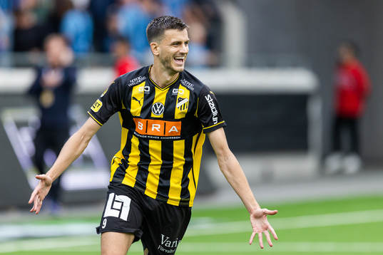 Häckens Alexander Jeremejeff jublar