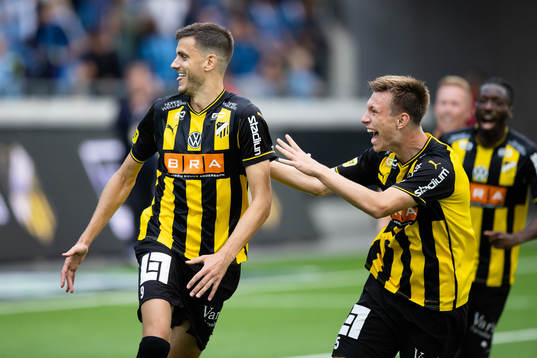 Häckens Alexander Jeremejeff jublar ihop med Kristoffer