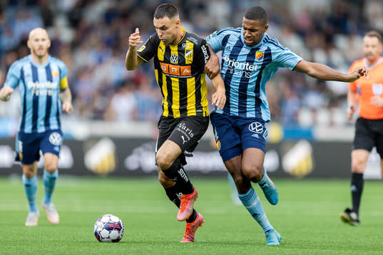 Häckens Ali Youssef och Djurgårdens Isak Hien