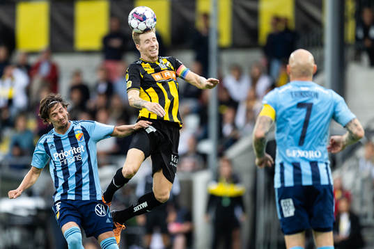 Djurgårdens Gustav Wikheim och Häckens Samuel Gustafson