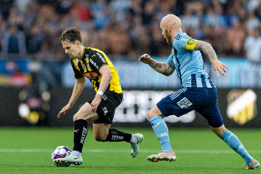 Häckens Lars Olden Larsen och Djurgårdens Magnus Eriksson