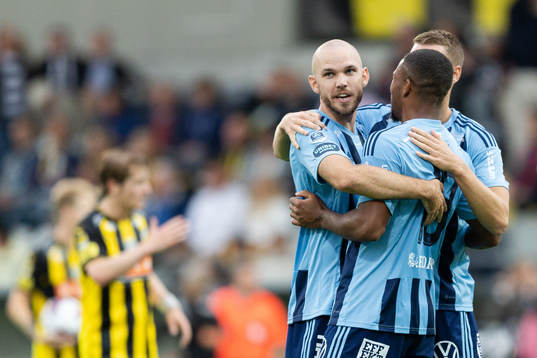 Djurgårdens Marcus Danielson och Isak Hien jublar