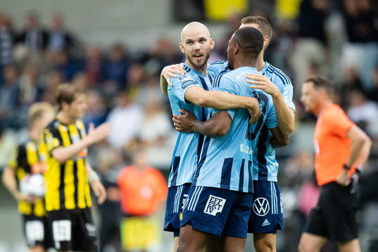 Djurgårdens Marcus Danielson och Isak Hien  jublar