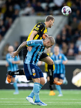 Häckens Johan Hammar och Djurgårdens Victor Edvardsen i